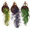 ดอกไม้ปลอมสีสวยในตะกร้าสานแขวนผนัง Beautiful artificial flowers in a woven wall basket.