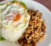ข้าวไก่ผัดกระเทียมพริกไทย
