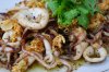 ข้าวหมึกผัดกระเทียมพริกไทย