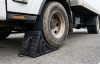 Fungsi Penting Rubber Wheel Chock untuk Mencegah Kendaraan Menggelinding