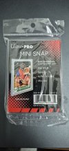 Ultra Pro Mini Snap 63.5 mm x 88.9 mm กรอบใสพิเศษสำหรับใส่การ์ด กันรอยขีดข่วน ไม่ดูดโฮโลแกรม มีฝาครอบ