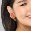 ต่างหูกุหลาบขอบทองพร้อมใบกุหลาบชุบทอง