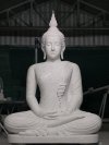 พระพุทธรูปแกะสลักหินขาว