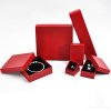 กล่องกระดาษใส่ชุดเครื่องประดับ กล่องแหวน กล่องต่างหู กล่องสร้อย กล่องกำไล กล่องสร้อยมือ ลายหนังสีแดง