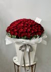 100 Red Roses in Vase XL