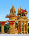 ศาลพระภูมิทรงไทย รุ่น L2 ศาลมังกร สีเกล็ดทองตัดแดง พร้อมศาลเจ้าที่แฝดกลางยกพื้น เสาเทวดา