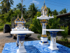 ศาลพระภูมิทรงไทย รุ่น S6 มาลัยสามชั้น สีขาวน้ำเงินทอง พร้อมศาลเจ้าที่แฝดเล็ก เสาพญานาค