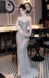 เดรสยาวสีเงินแขนกุดซีทรูผ่าข้างตกแต่งคริสตัล