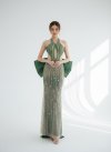 เดรสยาวสีเขียวคล้องคอตกแต่งลูกปัดทั้งชุดมีโบว์ที่ด้านหลัง