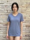 Denim (สียีนส์) เสื้อยืดคอวีเปลือย ดีไซน์สวย เนื้อผ้าบางเบา เนื้อผ้านุ่มสวมใส่สบาย ระบายอากาศดี ไม่ร้อนอบอ้าว