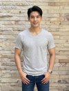 Top Print White Grey (สีท๊อปปริ้นขาว) เสื้อยืดคอวีเปลือย ดีไซส์สวย เนื้อผ้าบางเบา เนื้อผ้านุ่มสวมใส่สบาย ระบายอากาศดี ไม่ร้อนอบอ้าว ไซส์มาตรฐานไม่จกตา