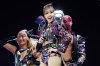 &quot;ลิซ่า&quot; สะกดทุกสายตาบนเวที &quot;Coachella 2025&quot; ในลุคคัสตอมจาก &quot;คริสตัล สวารอฟสกี้&quot;
