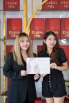 ภาพรับประกาศนียบัตร Skin Rejuvenation และ Stretch Marks ของนักเรียนกับ Global Master JJ