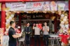 proses pemotongan pita pada saat grand opening Ai-KA Coffee