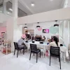 ภายในร้านทำเล็บ First Nail Studio ลูกค้ารับบริการทำเล็บมือ