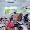 บรรยากาศภายในร้านทำเล็บ First Nail Studio ลูกค้ารับบริการทำเล็บมือเท้า