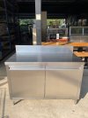 โต๊ะเตรียมสแตนเลส 60x120x100 cm (มีบาร์กั้นหลัง)