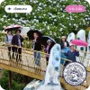 รีวิวทัวร์เวียดนาม 4 วัน 3 คืน จากลูกค้า Bigfootfuntrip ถ่ายภาพกลุ่มบนสะพานมือยักษ์ล้อมรอบด้วยทุ่งดอกไฮเดรนเยีย พร้อมตราสัญลักษณ์ยืนยันรีวิว