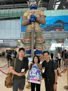 ลูกค้ารีวิวถ่ายรูปเช็คอินสนามบินสุวรรณภูมิ ก่อนออกเดินทางทัวร์จีนปักกิ่ง
