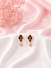 Side by Shine ตุ้มหูหินนำโชค ปกป้องพลังลบ ลดกังวล การตัดสินใจ การเริ่มต้นใหม่ - Smoky Quartz & White Topaz Earrings