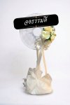 พวงหรีดพัดลม 16 นิ้ว ปรับระดับได้ ติดดอกไม้ 1 ช่อ เกรด A  ประดับโบว์ขาว ดอกไม้สีขาว พัดลมยี่ห้อ Hatari