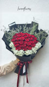 30 Red Roses with gypsie