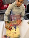หนังสือ Program Liverpool Match Day พร้อมลายเซ็นสด Luis Diaz