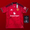 เสื้อ Manchester United 25/26 พร้อมลายเซ็นสดจาก นักเตะตัวหลัก 16 คน