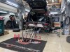 งานติดตั้งโช้คอัพ Profender Drift Series ในรถ Mitsubishi Xpander แสดงให้เห็นชุดโช้คสไลด์กระบอกสีแดงที่เป็นเอกลักษณ์และการปรับเซตความสูงที่ลงตัว