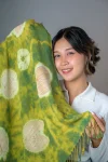 ผ้าคลุมไหล่นราพิมพ์ใบ สีเขียว Naraphim Bai Shawl in GREEn