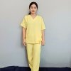 ชุดสครับ คอวีเกย สีเหลือง ผ้าโซล่อน