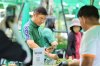 ผู้จัดการ ธ.ก.ส. เยี่ยมชมขบวนสินค้าเกษตร ในงานตลาดนัด BAAC Market