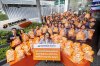 ธนชาตประกันภัย รวมพลังพนักงานจิตอาสา ร่วมบรรจุถุงยังชีพ  นำส่งมอบผู้ประสบภัยน้ำท่วม และพื้นที่ชายแดนไทย-กัมพูชา