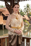 ชุดไทยรัชกาลที่ 5 สีเหลืองทองแดงเลือดหมู (TRF 025)