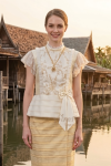 ชุดไทยรัชกาลที่ 7 สีครีมทอง (TRS 007)