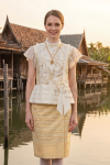 ชุดไทยรัชกาลที่ 7 สีครีมทอง (TRS 007)