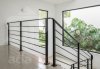 ราวบันไดเหล็กสีดำทรงเรียบง่าย