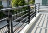ราวกันตกเหล็กแนวนอนสีเทาเข้มสำหรับระเบียงภายนอก