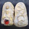 พระลือหน้ามงคลเนื้อชินทอง (สินธพ) เม็ดพระธาตุ กรุดอยไซ