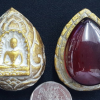 พระซุ้มเนื้อชิน บนเม็ดพระธาตุ
