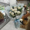ช่อกุหลาบขาว9ดอกห่อฟ้า