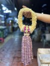 พวงมาลัยมะลิใหญ่ รัดข้อมาลัยแบนอุบะรักม่วงยาวล้วน