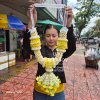 พวงมาลัยมะลิหใญ่ริบบิ้นสีขาวรัดข้อมาลัยแบน 3 ตำแหน่งอุบะพุ่มสี(ลูกค้าเลือกสีได้8สี)