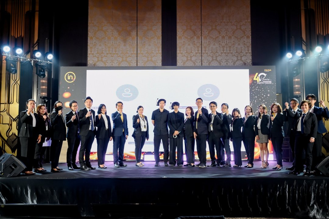 ผู้ร่วมงานบนเวทีครบรอบ 40 ปี Intertek Thailand