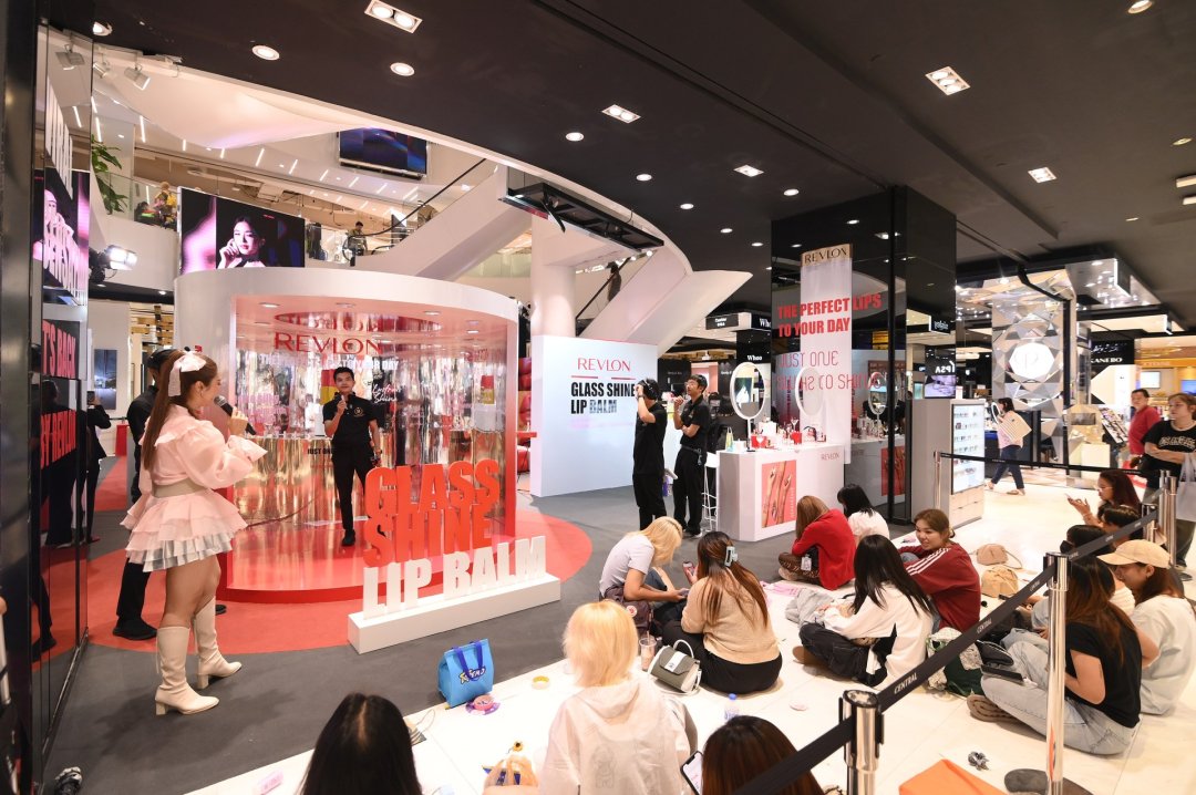 บรรยากาศงาน Revlon — Glass Shine Lip Balm