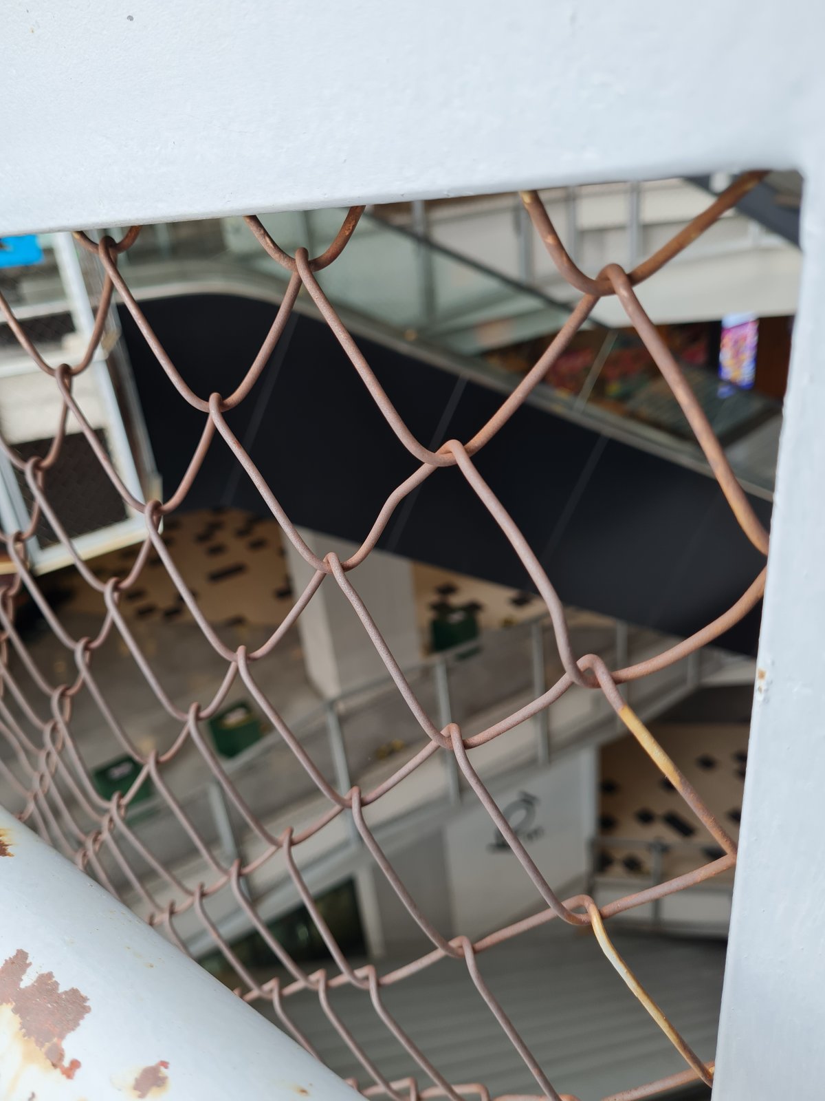 Rusted on the steel wire mesh balaustrade strudyna