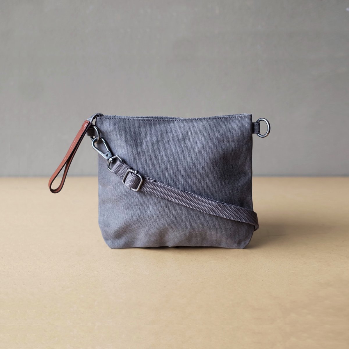 A5 KIT BAG (gray) phumm