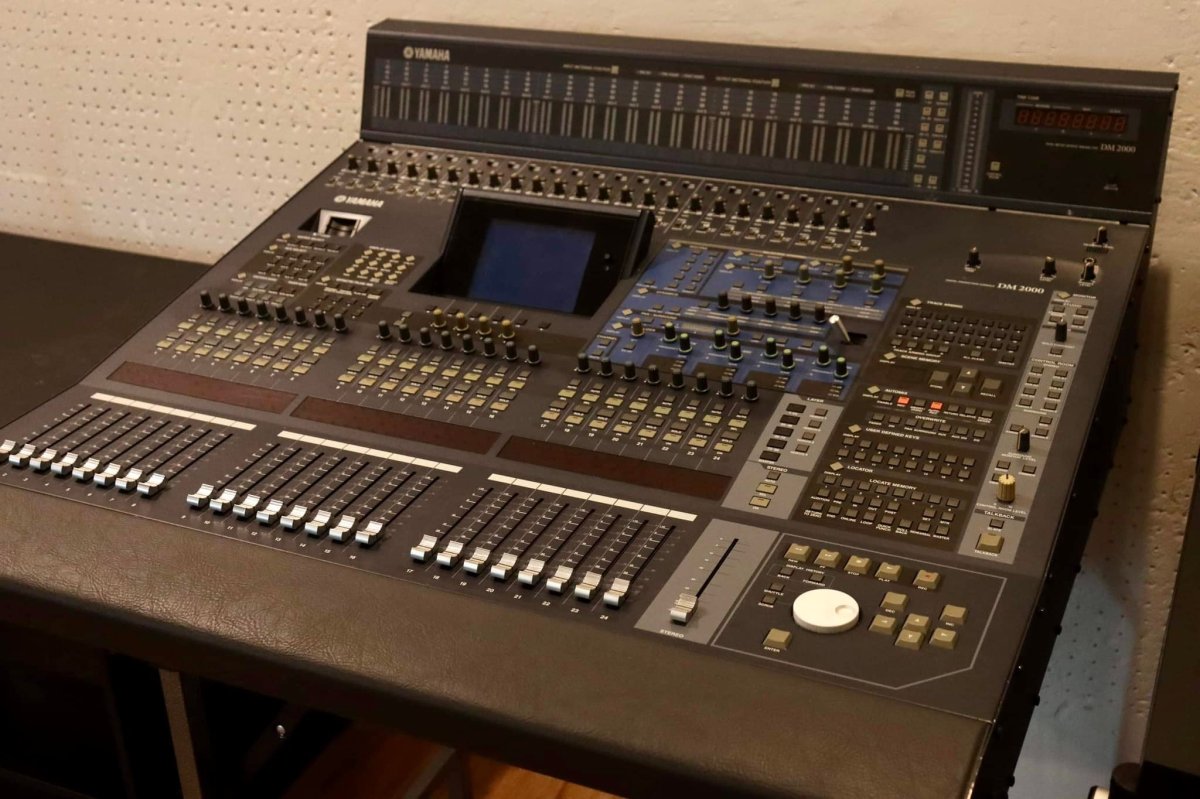 Yamaha DM2000 Digital Mixer - fusionmusic