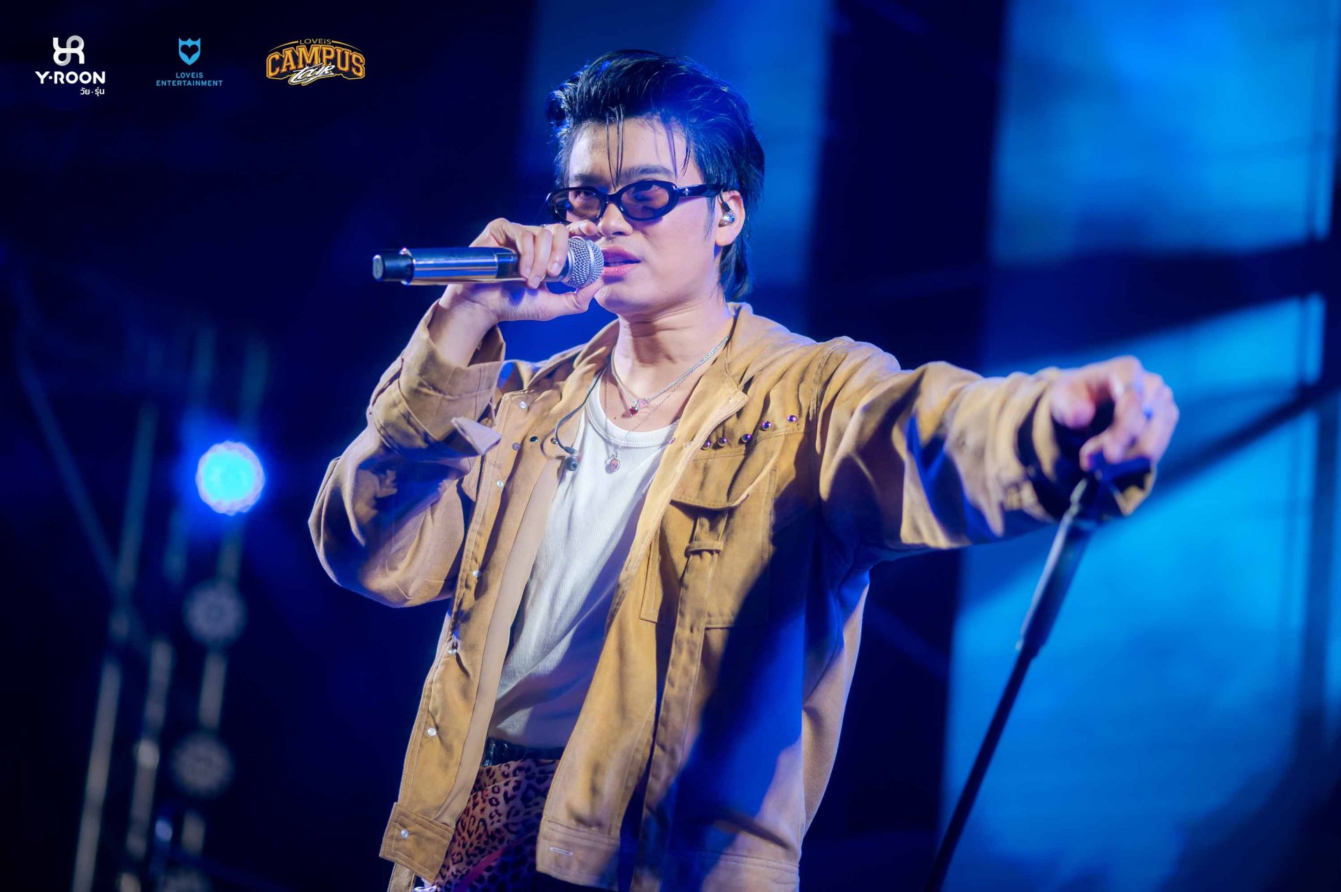Y-Roon (วัย-รุ่น) ยกทัพศิลปินบุก ม.กรุงเทพ จัดเต็ม Y-Roon x Loveis ...