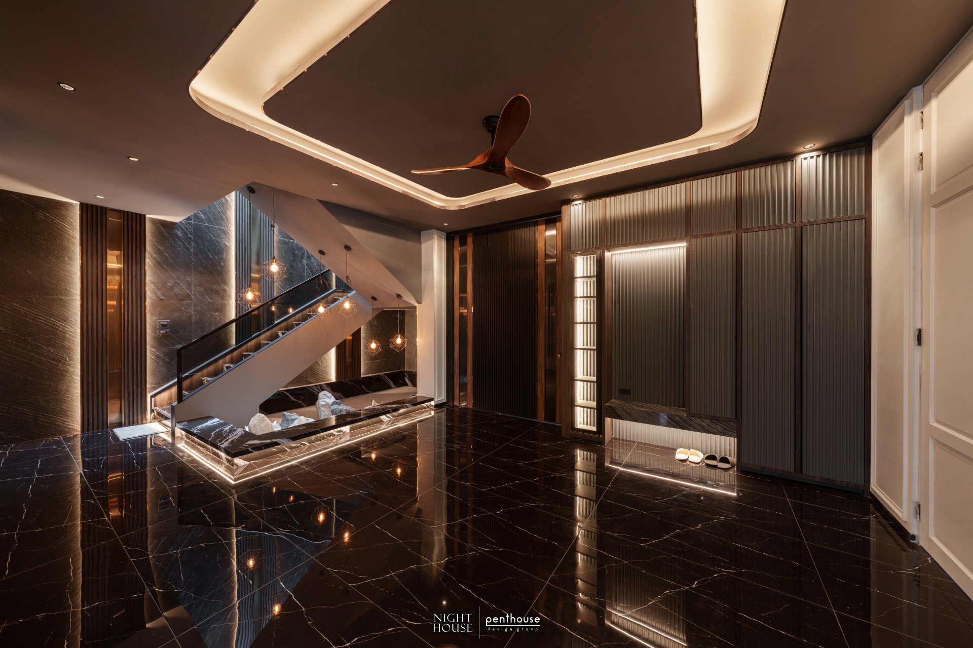 โถงบันไดหินและงานไฟซ่อนใน Night House ผลงานจริงของ Penthouse Design Group โถงบันไดหินและงานไฟซ่อนใน Night House ผลงานจริงของ Penthouse Design Group